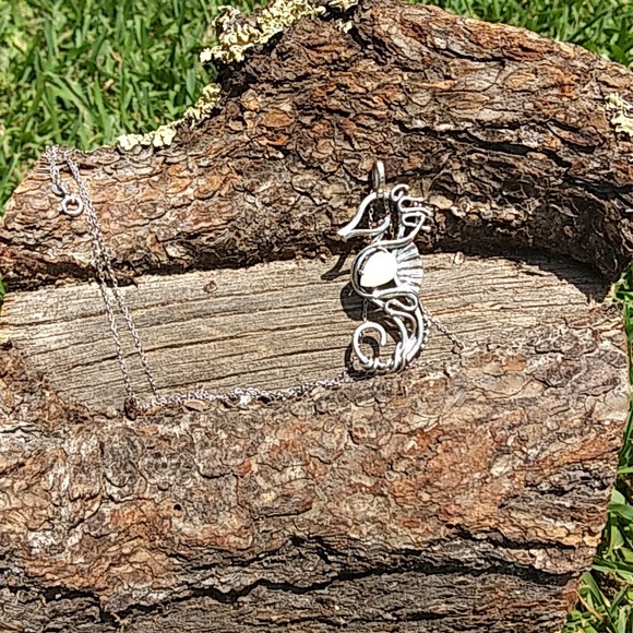 Sterling Silver Chain With Embellished Seahorse Pendant. - Picture 17 of 17